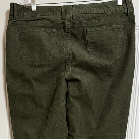 L.L.Bean Favorite Fit Women's Corduroy Pants SZ 18 Olive Green EUC Fall Outdoors - Picture 2 of 9